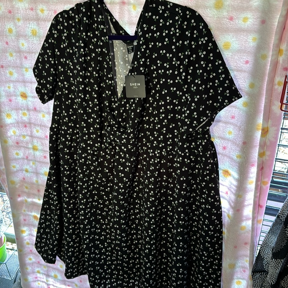 SHEIN   fit dress size 28/30 new with tag black with white flowers
